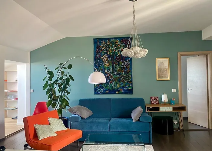 Beautiful, Hyper-Center Apartment